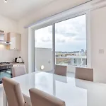 Mercury Penthouse - Centre - By Haven & Keys Malta Apartment *