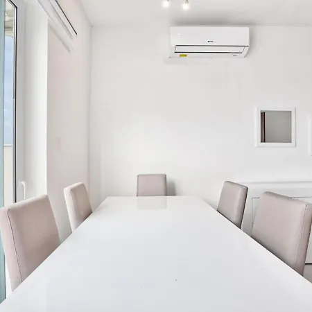 Mercury Penthouse - Centre - By Haven & Keys Malta * Sliema