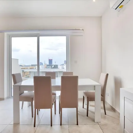 Mercury Penthouse - Centre - By Haven & Keys Malta * Sliema