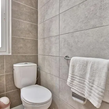 Mercury Penthouse - Centre - By Haven & Keys Malta * Sliema