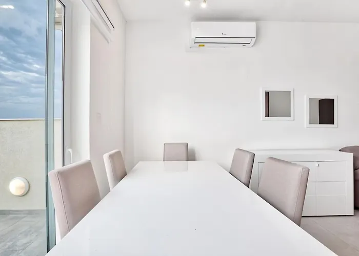 Mercury Penthouse In Centre By Haven & Keys Malta * Sliema