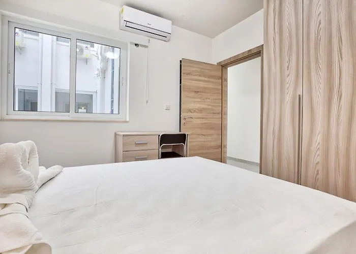 Mercury Penthouse In Centre By Haven & Keys Malta Sliema